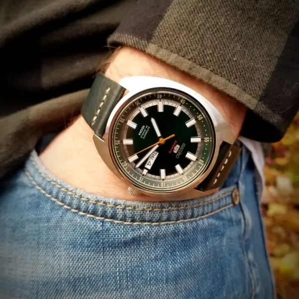 ds12a lifestyle1 dassari kingwood iii premium vintage leather strap watchband seiko