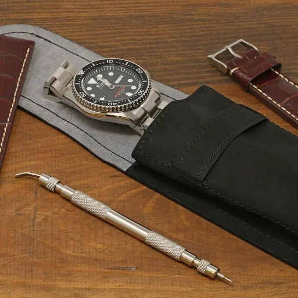 DASSARI Suede Watch Pouch Creative